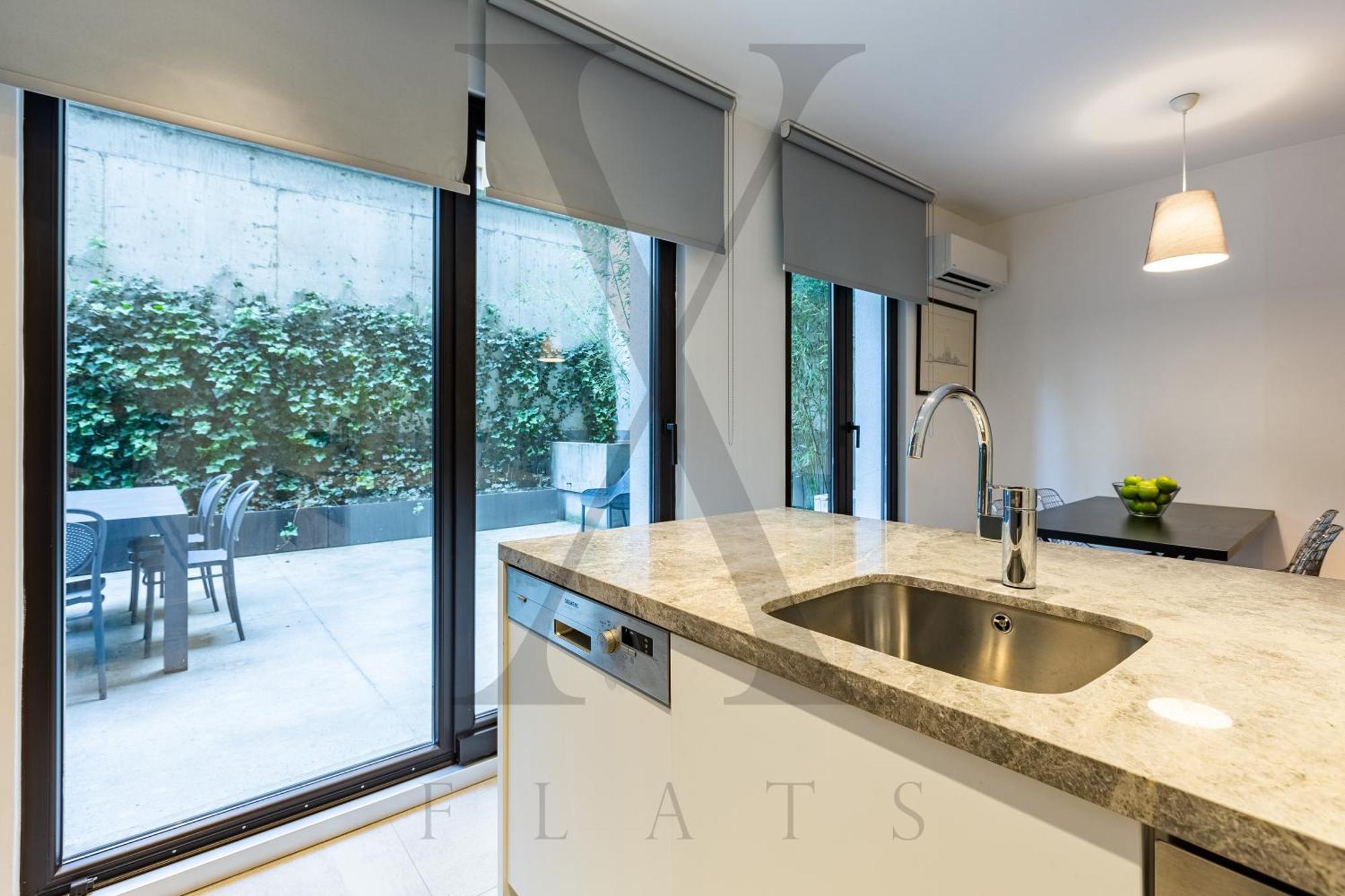 X Flats Vilhelm Apartment Истанбул Екстериор снимка